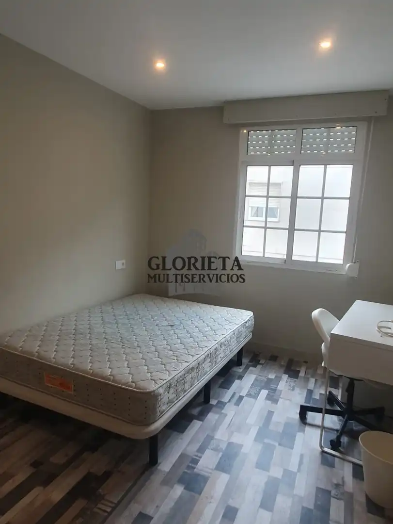 Habitación de Piso en venta en Vigo  con Calefacción, Jardín privado y Amueblado