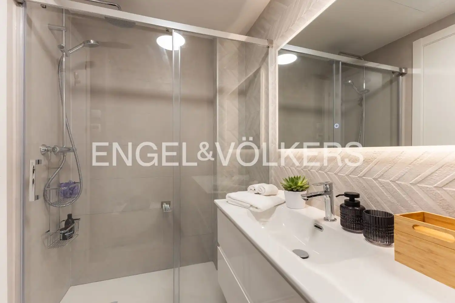 Badezimmer von Wohnung zur Miete in Dénia mit Klimaanlage, Heizung und Privatgarten