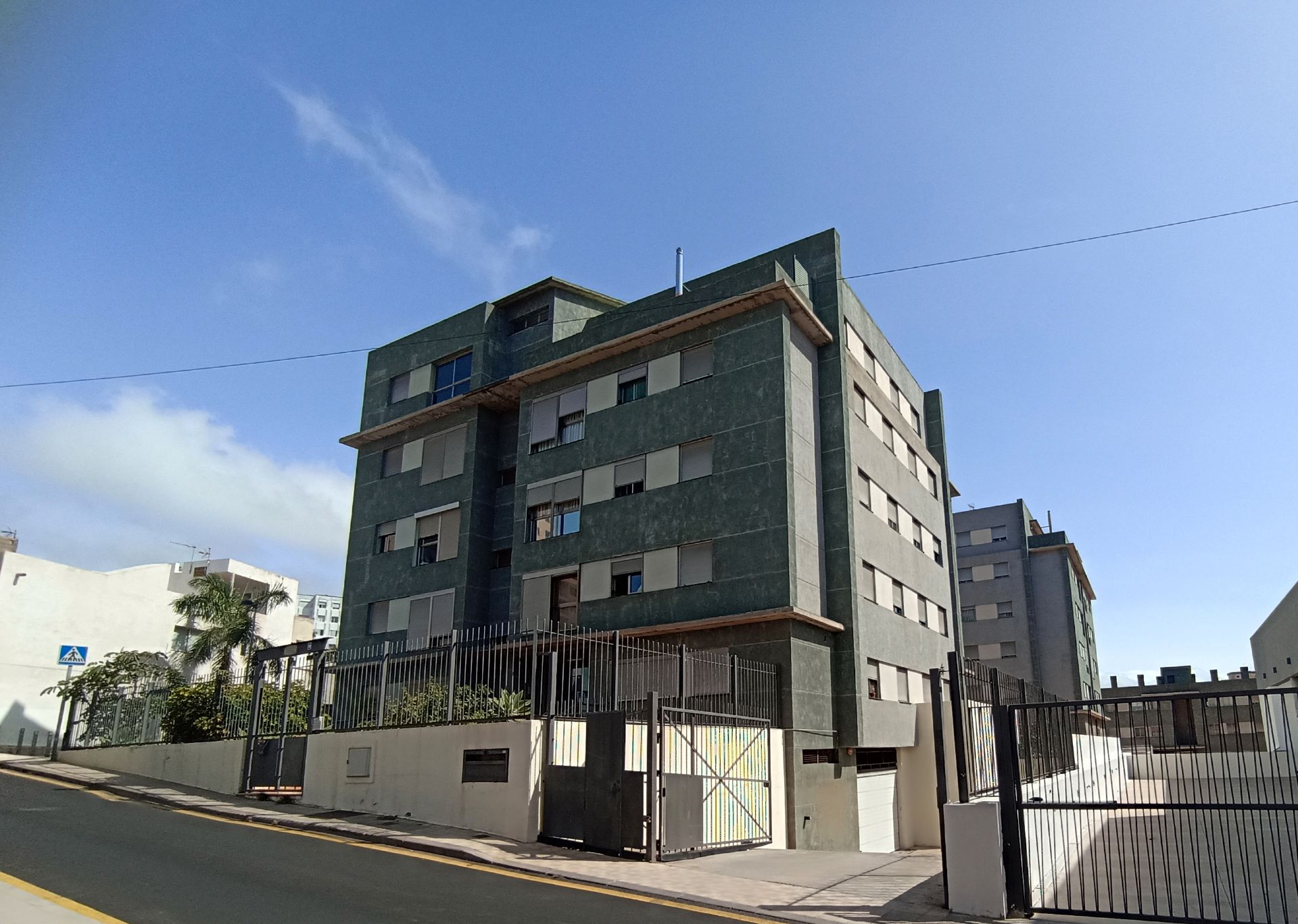 Exterior view of Flat for sale in  Santa Cruz de Tenerife Capital  with Storage room, Furnished and Alarm