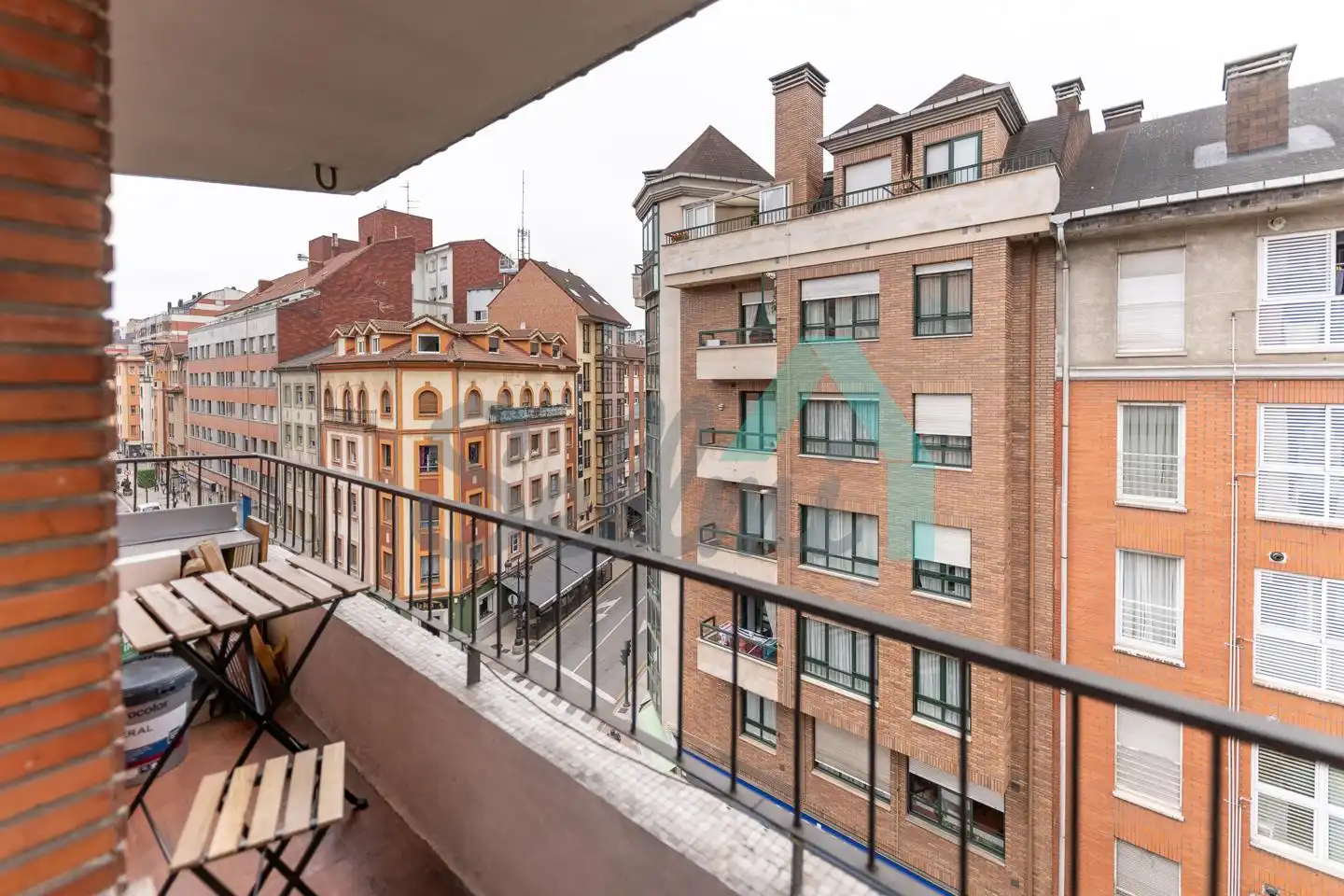 Vista exterior de Pis de lloguer en Oviedo  amb Calefacció, Parquet i Terrassa