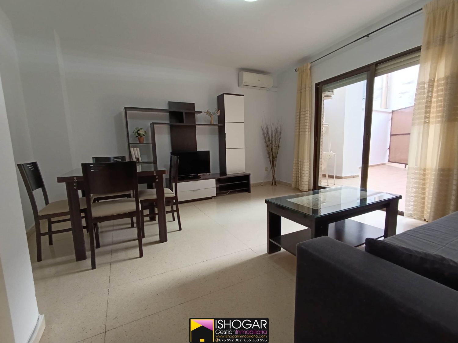 Living room of Flat to rent in Valdepeñas  with Air Conditioner, Heating and Terrace