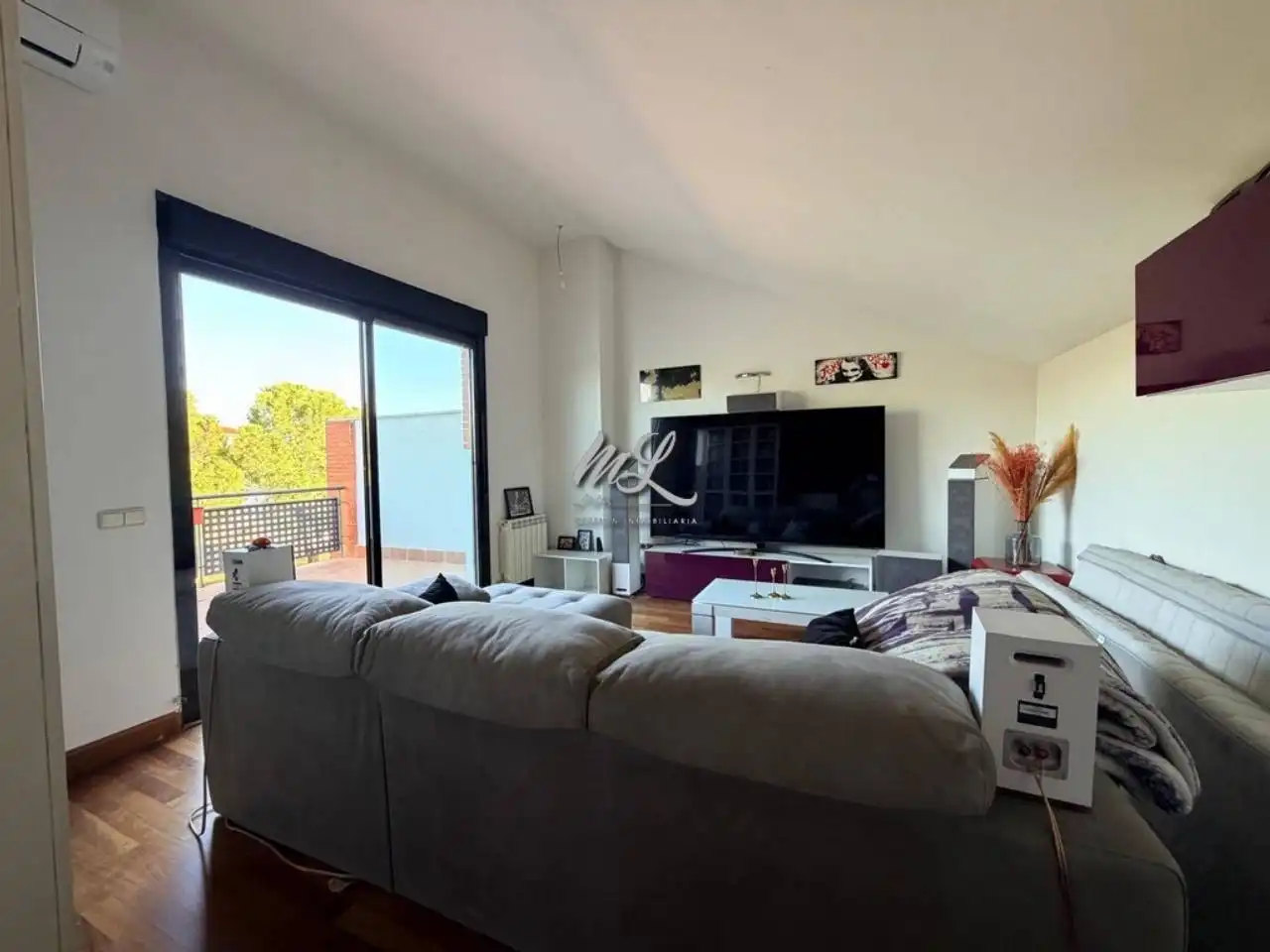 Sala de estar de Casa adosada en venta en Santa Cruz del Retamar con Aire acondicionado, Calefacción y Jardín privado