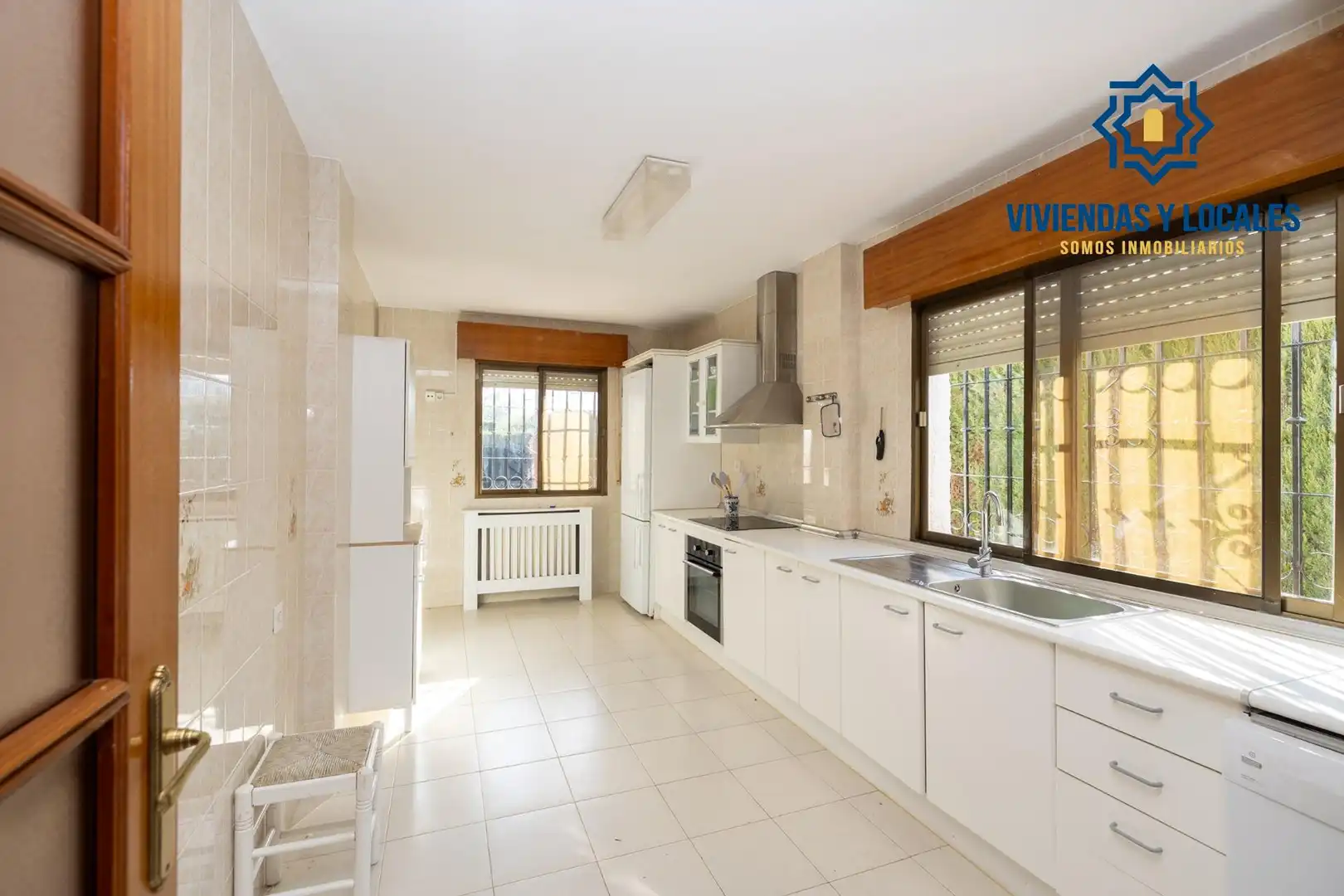 Chalet con piscina en venta en Calle Lindaraja, imagen 13