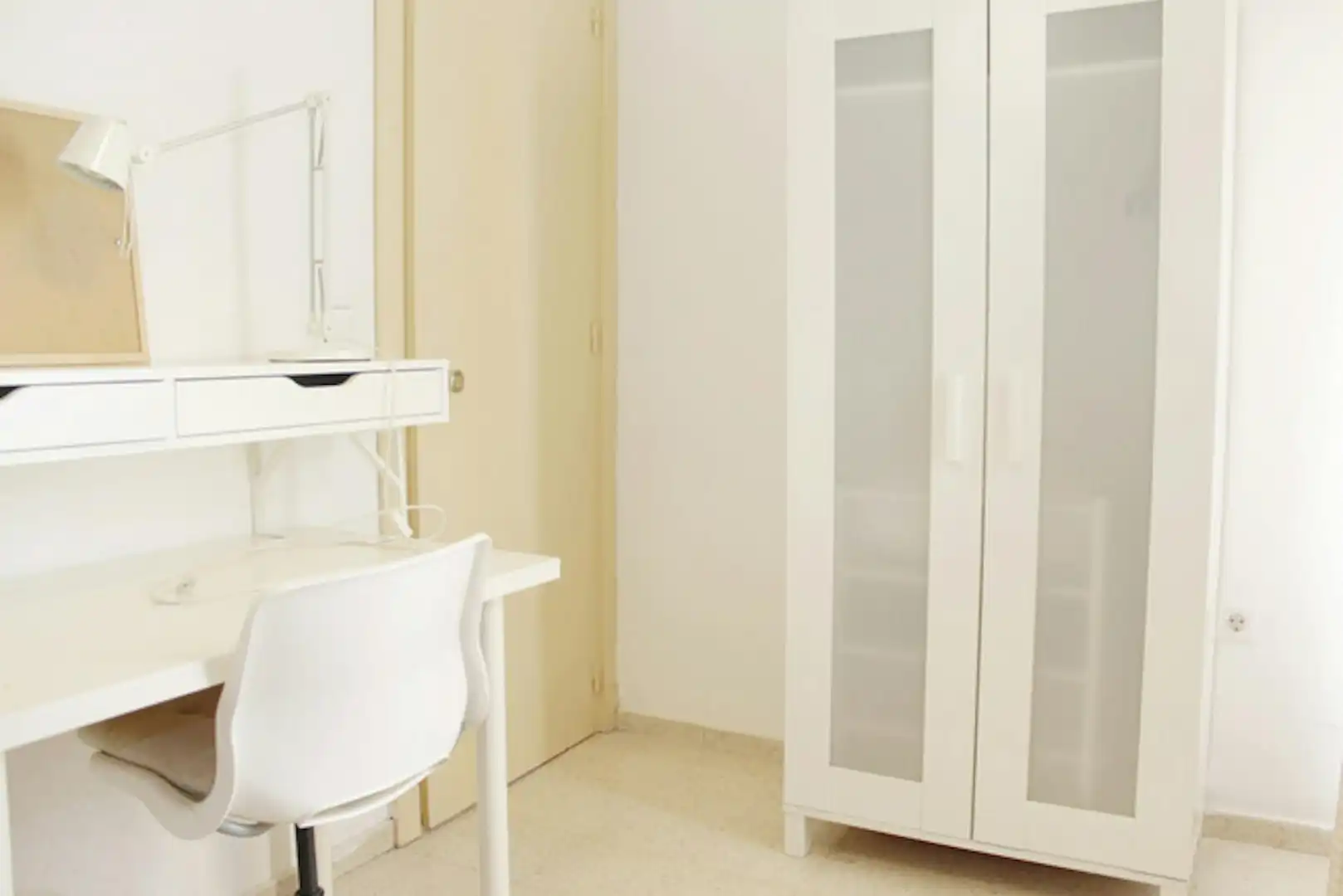 Habitación de Piso para compartir en  Sevilla Capital con Aire acondicionado, Amueblado y Lavadora