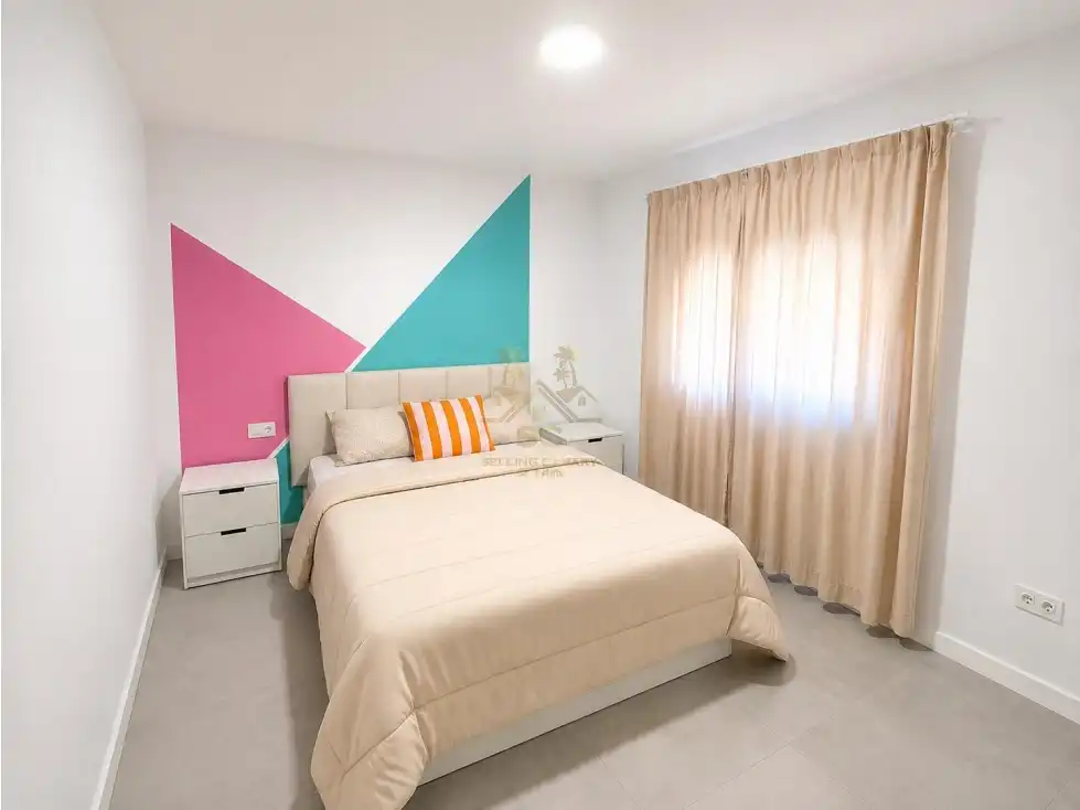 Habitación de Apartamento en venta en San Cristóbal de la Laguna con Terraza y Amueblado