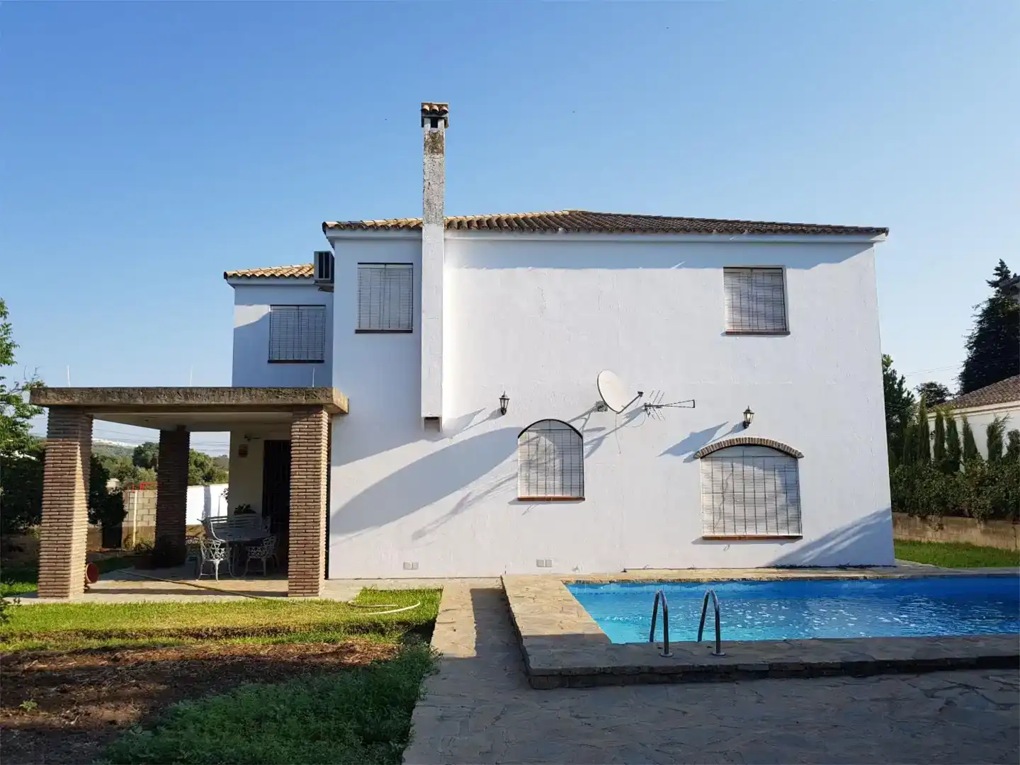Garden of Houses for sale in Barbate  with Air Conditioner, Swimming Pool and Balcony