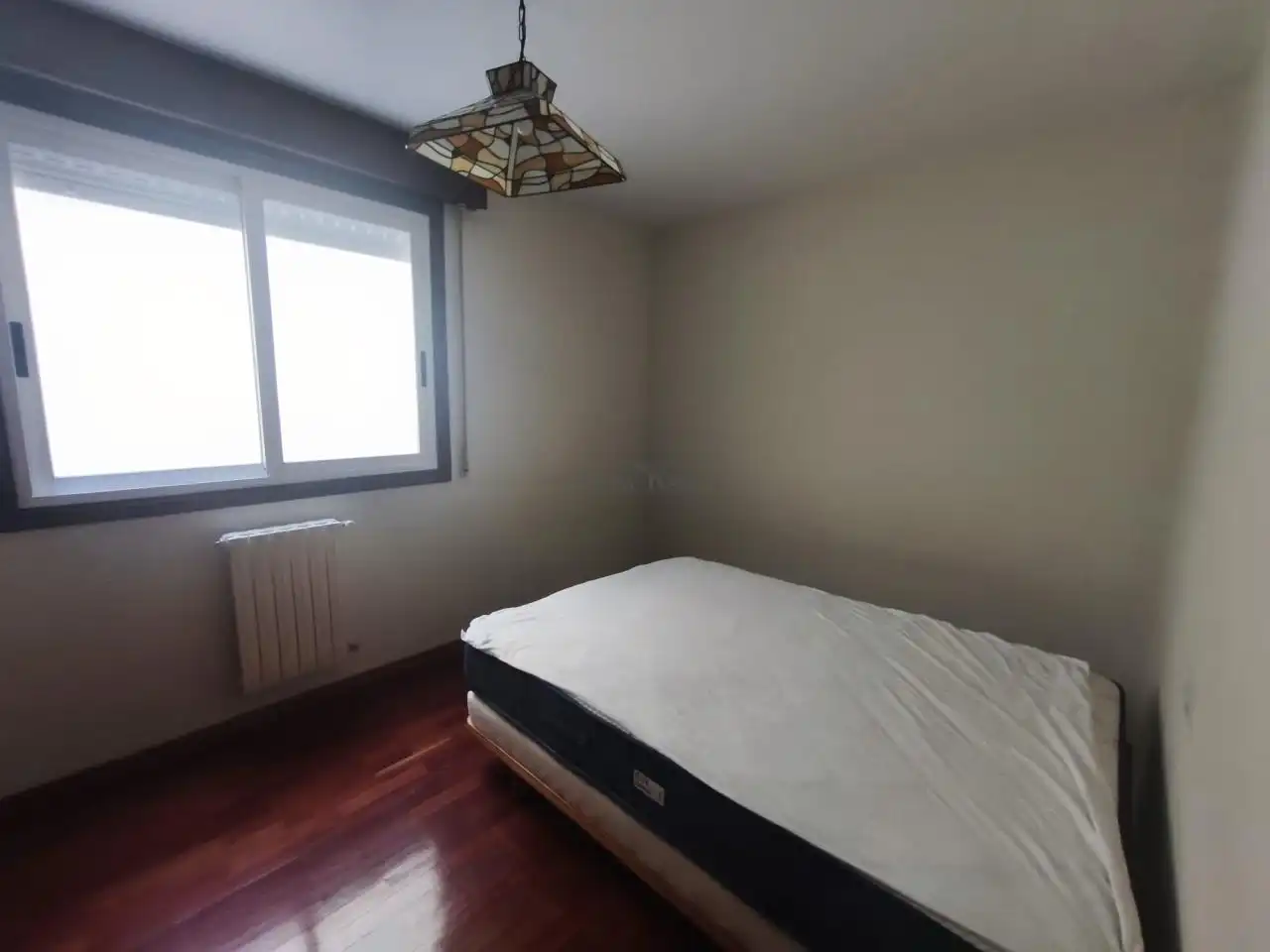 Schlafzimmer von Wohnung zur Miete in Ourense Capital  mit Heizung, Parkett und Möbliert