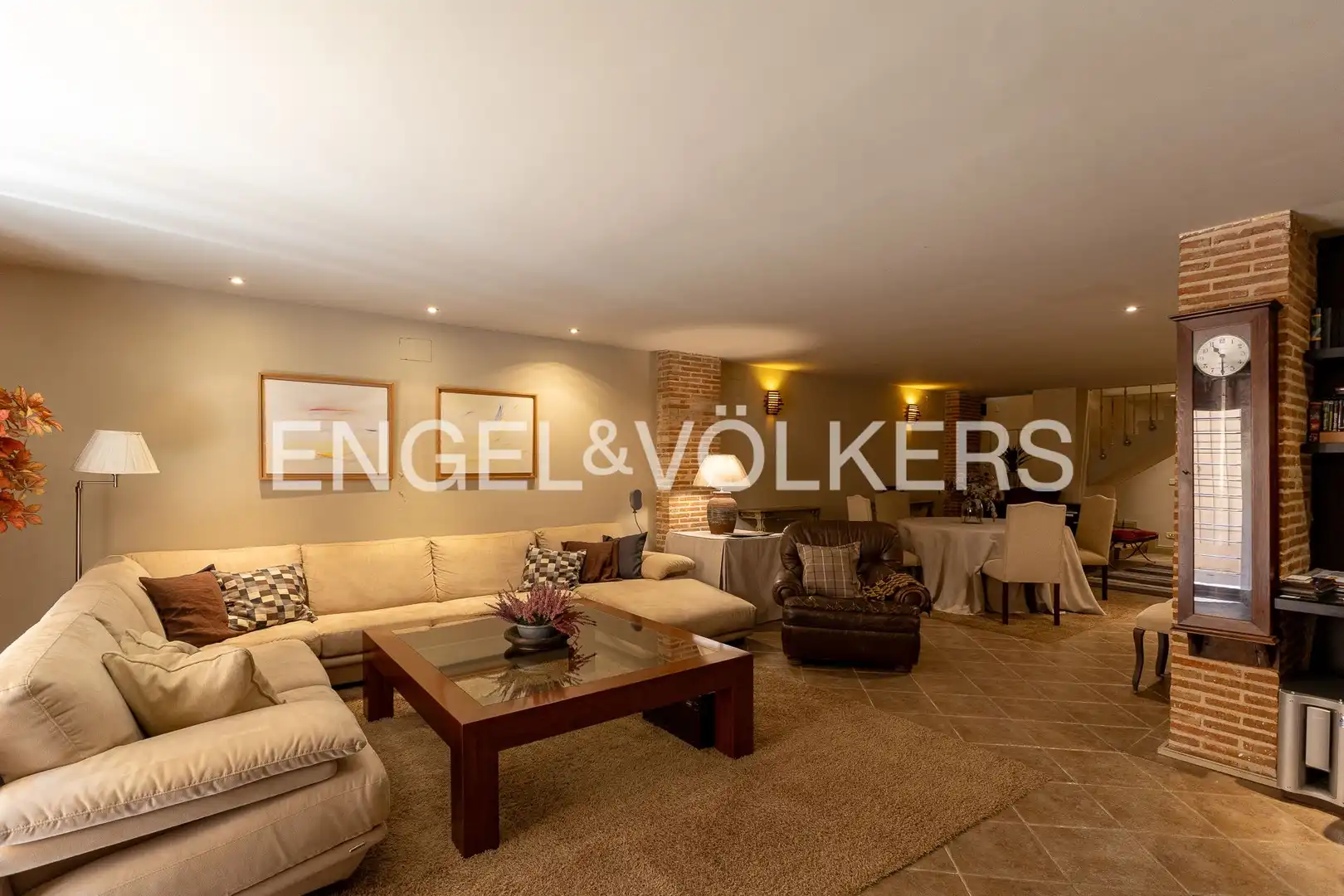 Sala d'estar de Casa o xalet en venda en Majadahonda amb Calefacció, Jardí privat i Terrassa
