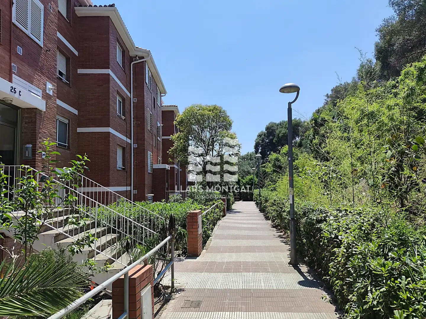 Vista exterior de Àtic en venda en Montgat amb Aire condicionat, Calefacció i Terrassa