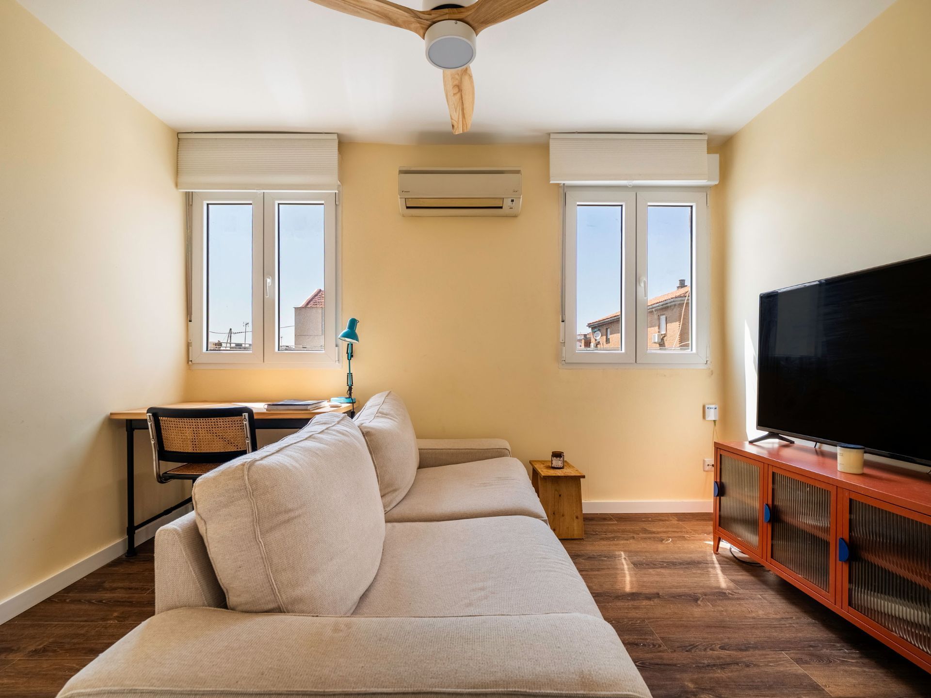 Living room of Flat for sale in  Madrid Capital  with Air Conditioner, Heating and Storage room