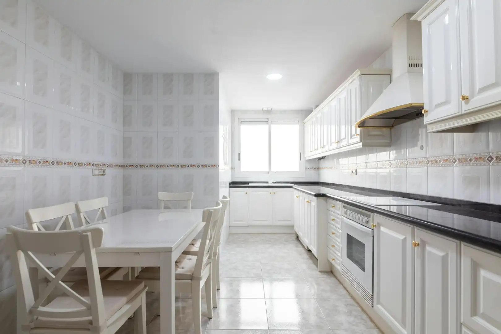 Kitchen of Flat for share in Valencia  with Heating and Washing machine