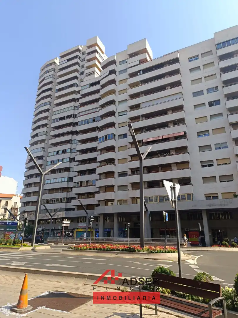 Vista exterior de Pis en venda en  Logroño amb Aire condicionat, Calefacció i Terrassa