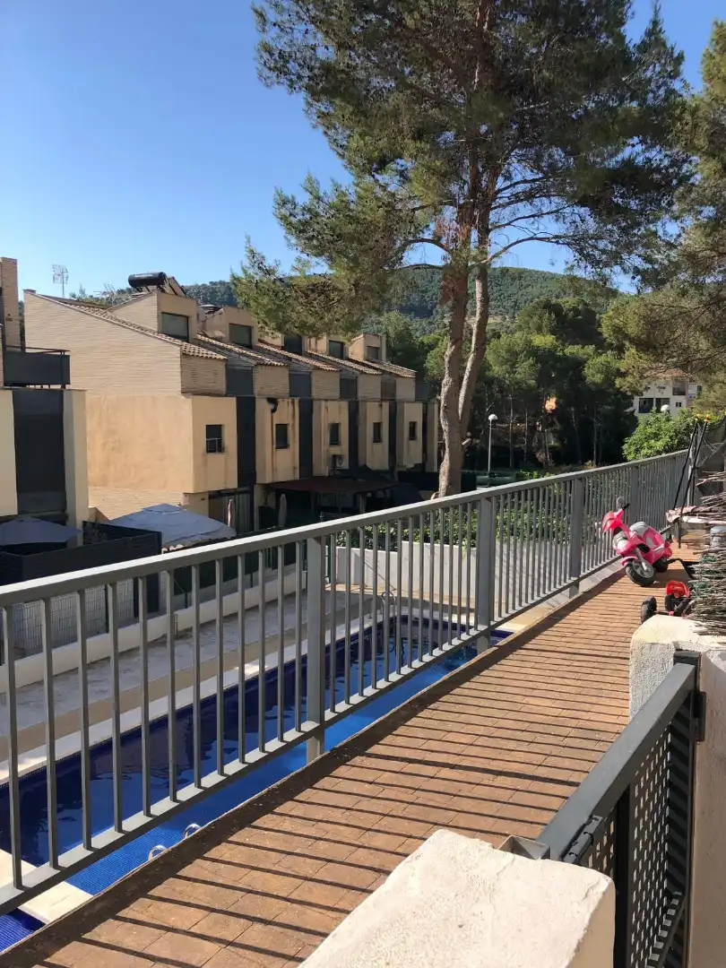 Vista exterior de Casa adosada en venta en Gilet con Calefacción, Terraza y Horno