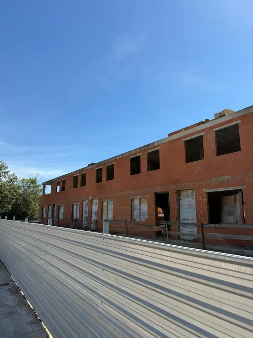Vista exterior de Edifici en venda en Almazora / Almassora