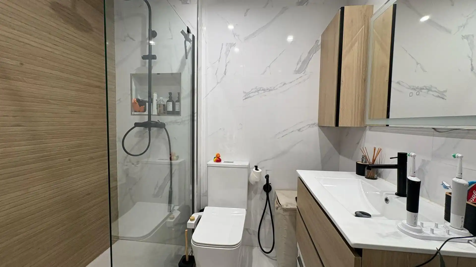 Baño de Piso en venta en Torremolinos con Aire acondicionado, Balcón y Piscina comunitaria