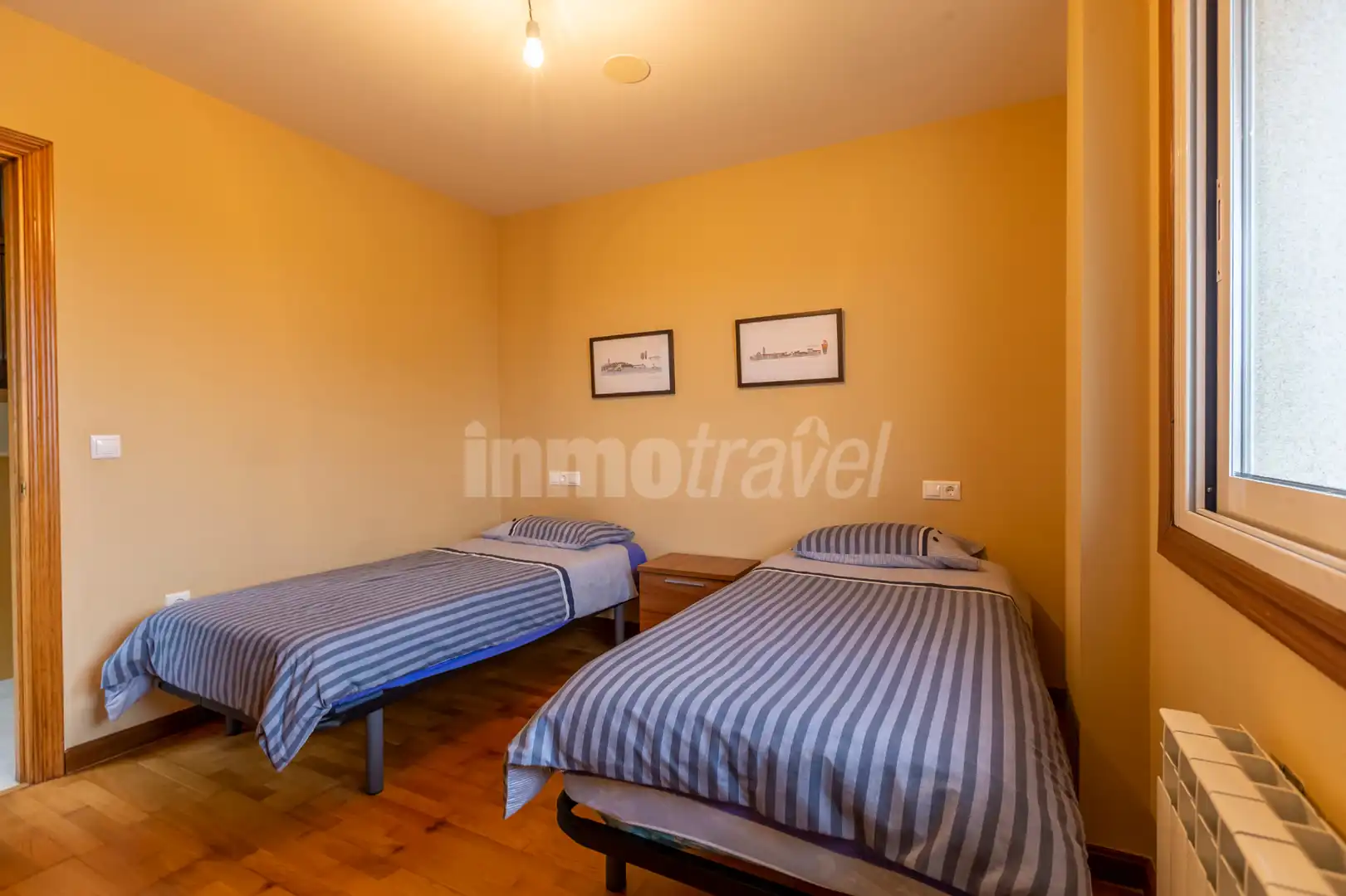Schlafzimmer von Haus oder Chalet zum Verkauf in Sanxenxo mit Heizung, Privatgarten und Parkett