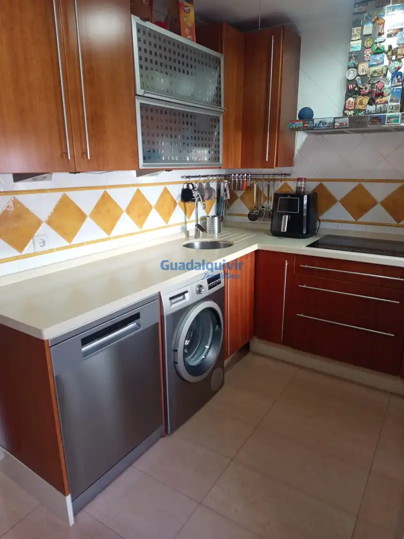 Cocina de Casa adosada en venta en Montequinto con Aire acondicionado, Jardín privado y Trastero