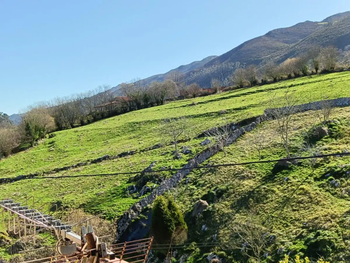 Einfamilien-Reihenhaus zum Verkauf in Llanes mit Terrasse, Abstellraum und Möbliert