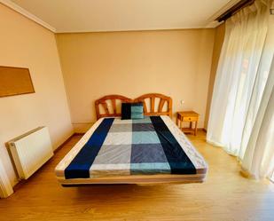 Bedroom of Apartment to share in Villanueva de la Cañada  with Air Conditioner and Balcony