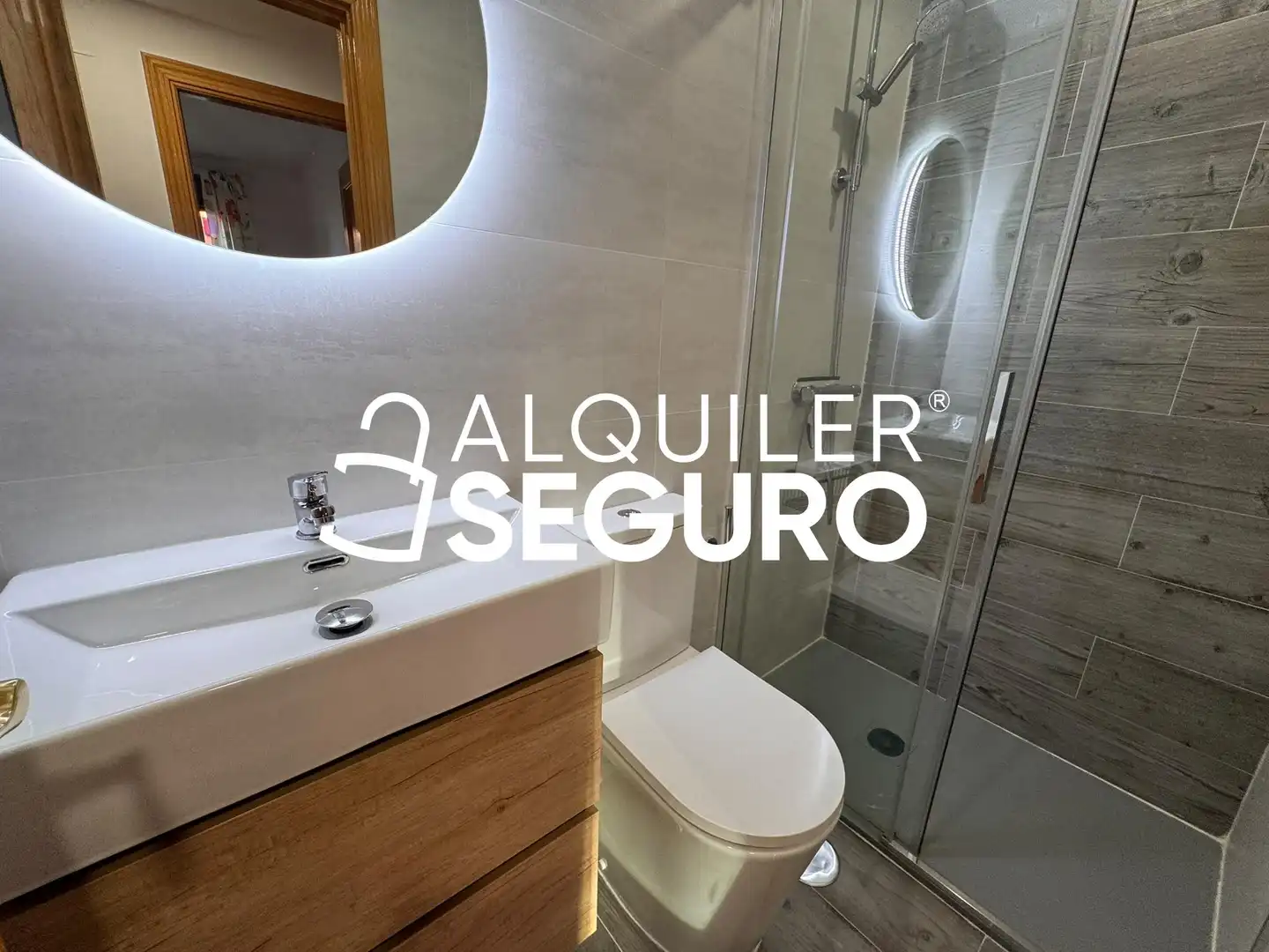 Bathroom of Flat for rent in Carabanchel