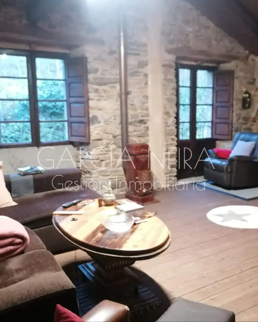 Sala de estar de Finca rústica en venta en Baralla con Jardín privado, Parquet y Amueblado