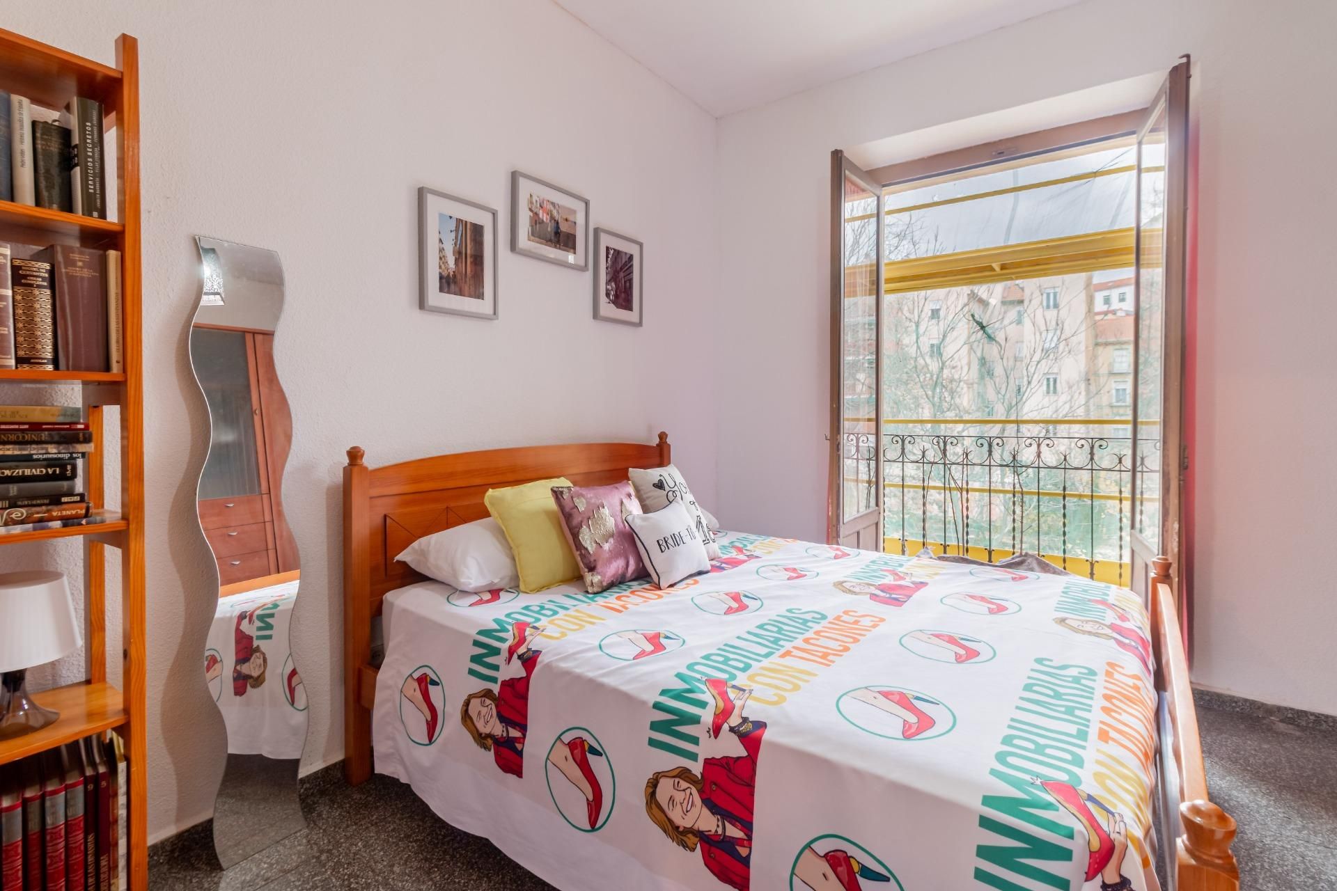Bedroom of Flat for sale in  Madrid Capital