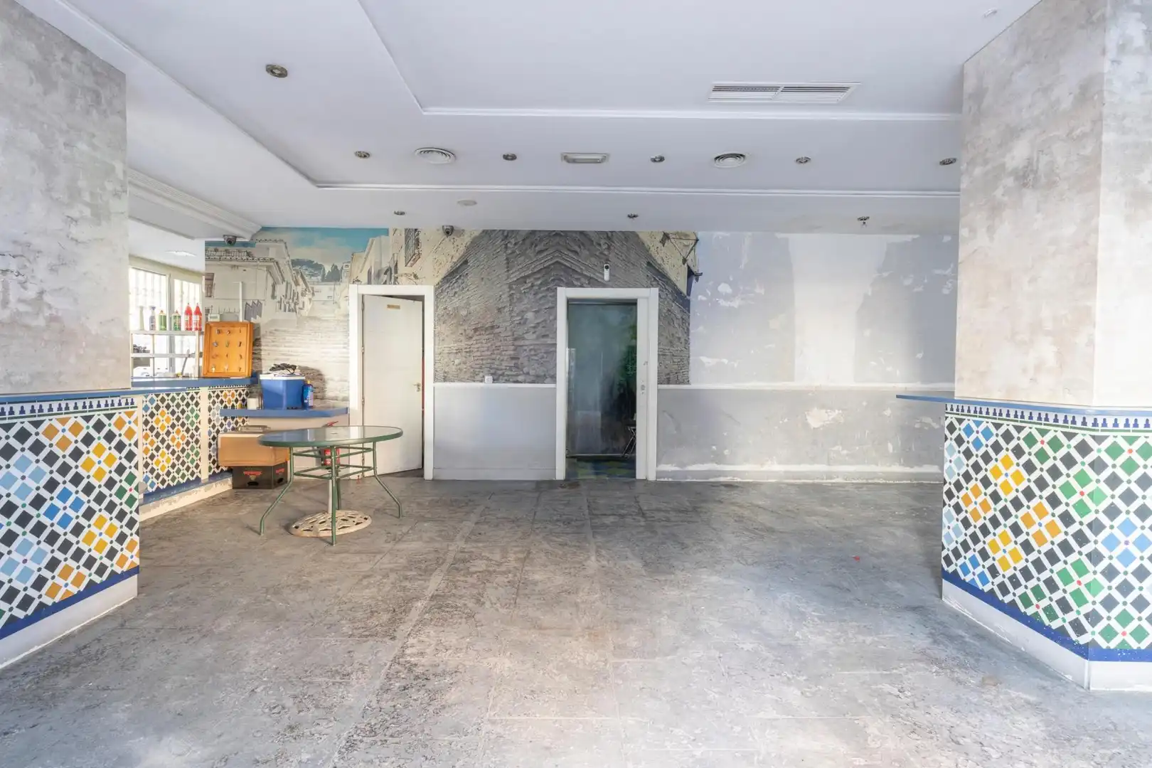 Commercial properties for sale in Granada  with Air Conditioner and Furnished
