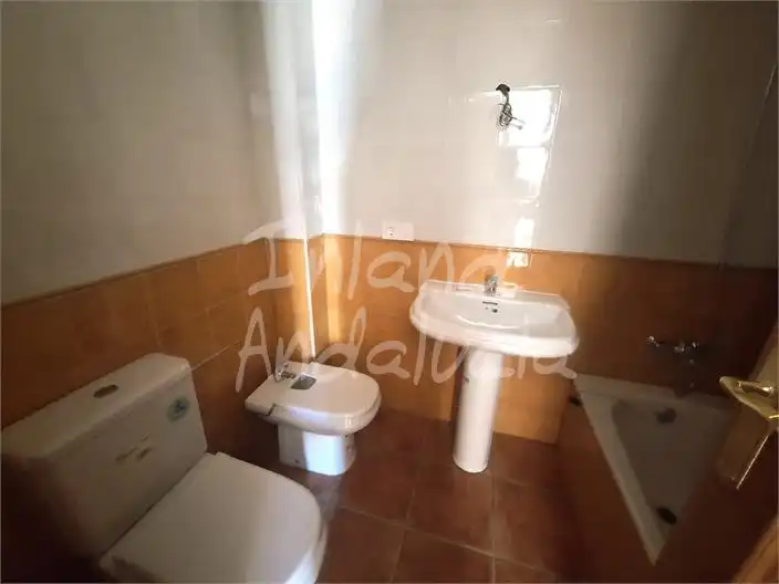 Baño de Apartamento en venta en Alcaucín con Terraza y Piscina comunitaria