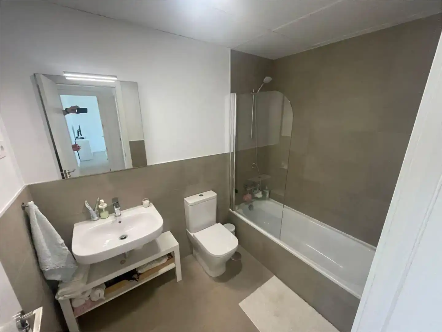 Baño de Piso en venta en Torremolinos con Aire acondicionado, Jardín privado y Trastero