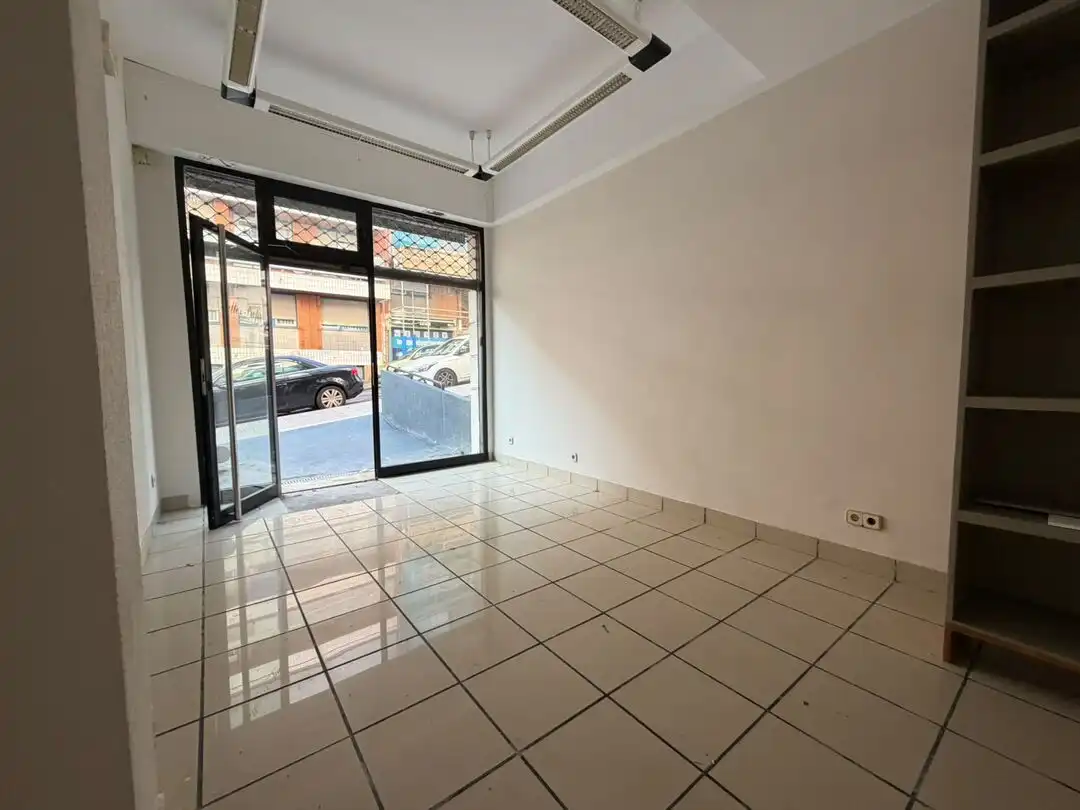 Locale commerciale in affitto a Las Arenas
