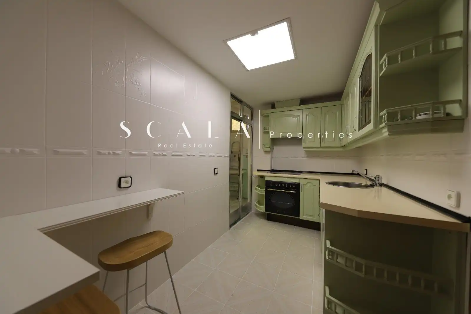 Kitchen of Flat for rent in Madrid  with Air Conditioner, Heating and Terrace
