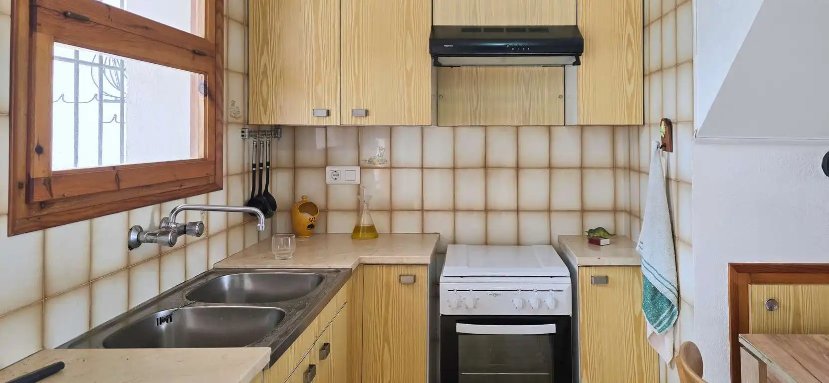 Kitchen of Detached homes for sale in L'Escala  with Air Conditioner, Private garden and Terrace