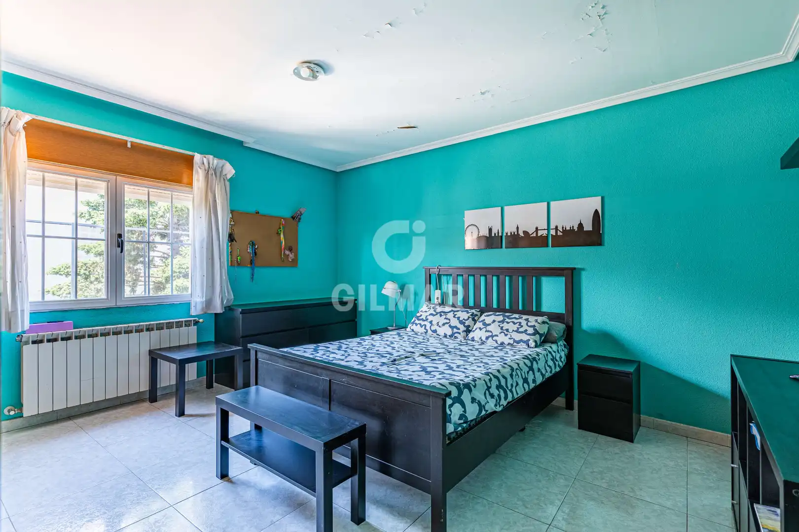 Habitación de Casa adosada en venta en Colmenar Viejo con Calefacción y Jardín privado