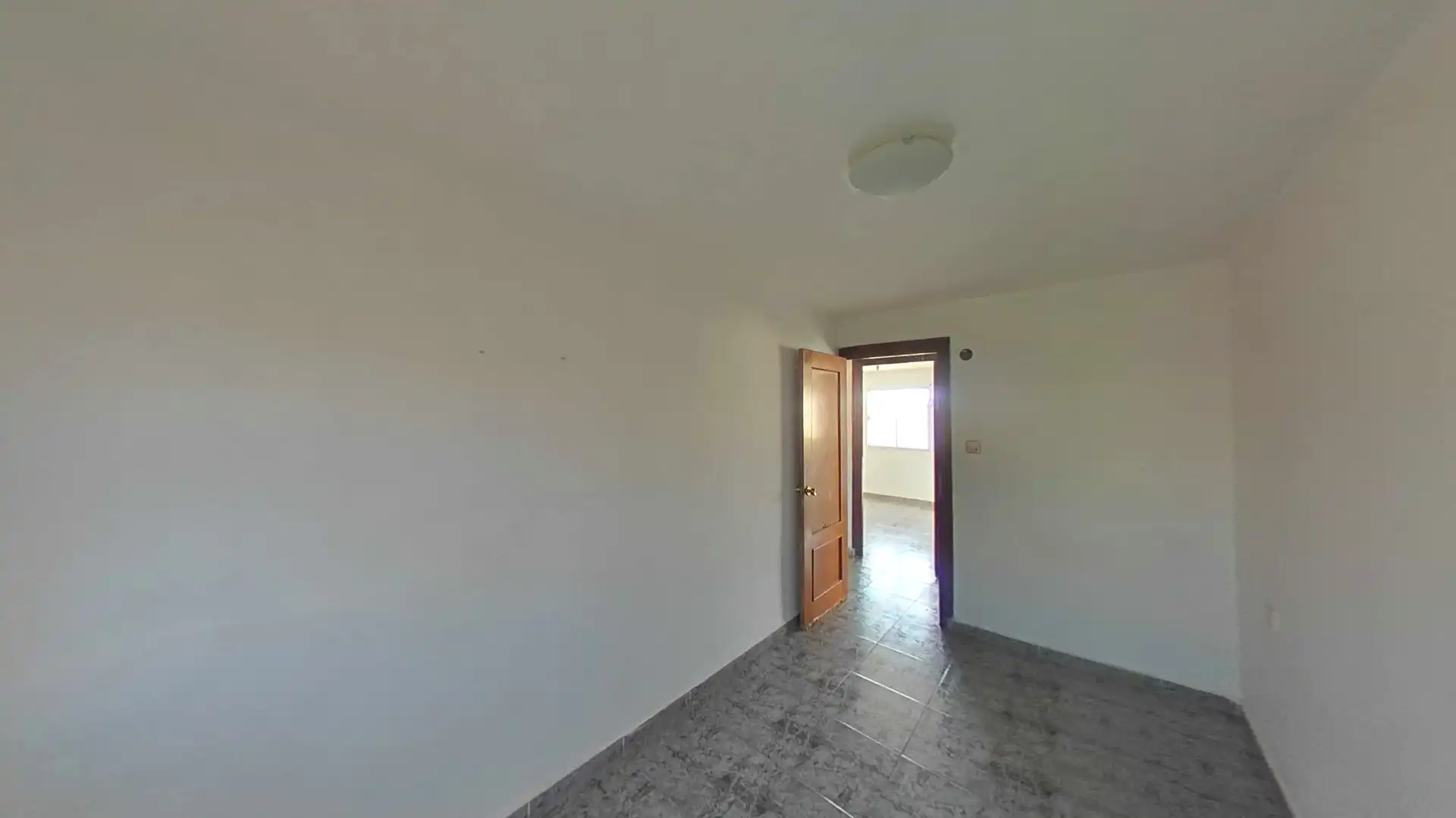 Wohnung zum Verkauf in Almería mit Klimaanlage und Ofen