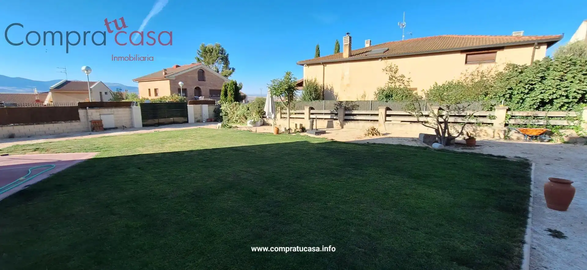 Jardí de Casa o xalet en venda en La Lastrilla  amb Calefacció, Jardí privat i Terrassa