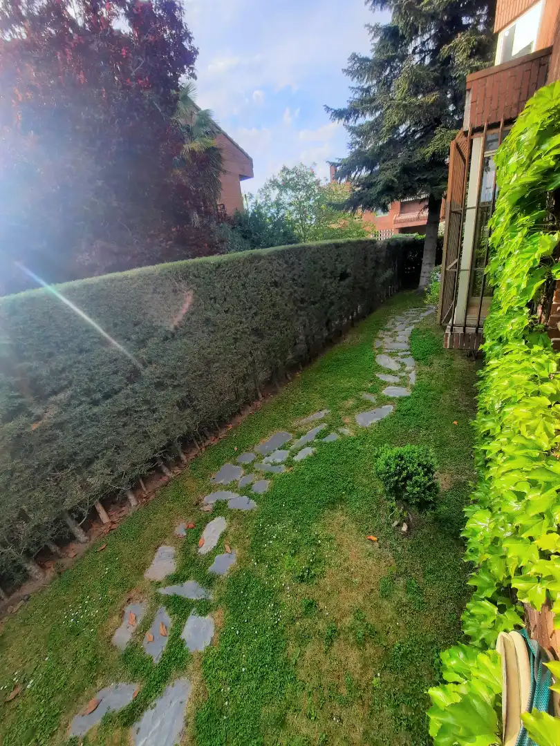Jardí de Casa adosada en venda en Las Rozas de Madrid amb Jardí privat, Parquet i Terrassa