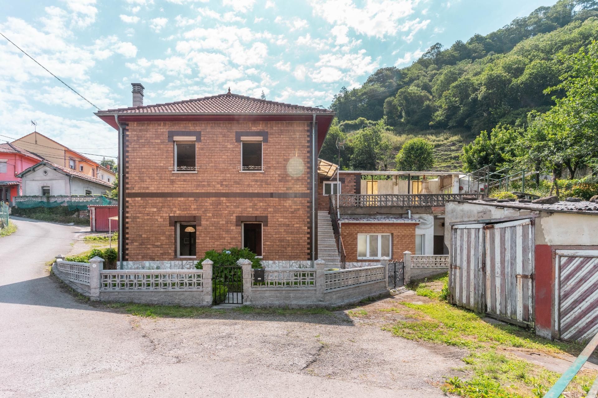 Vista exterior de Casa o chalet en venta en Mieres (Asturias) con Jardín privado