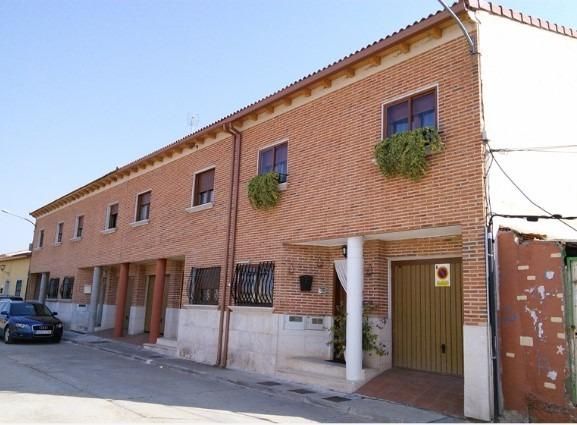 Vista exterior de Casa o xalet en venda en Rueda amb Calefacció, Jardí privat i Terrassa