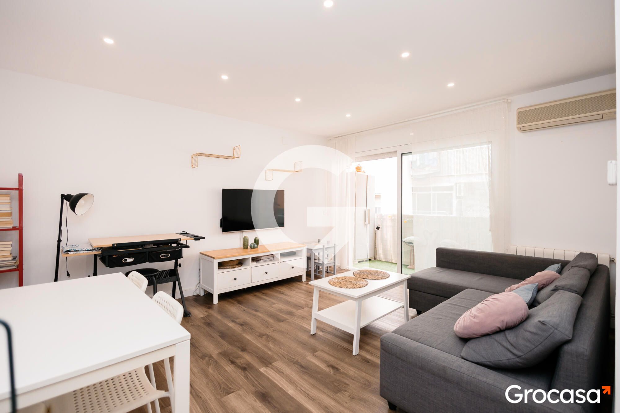 Living room of Flat for sale in El Prat de Llobregat  with Air Conditioner, Heating and Furnished