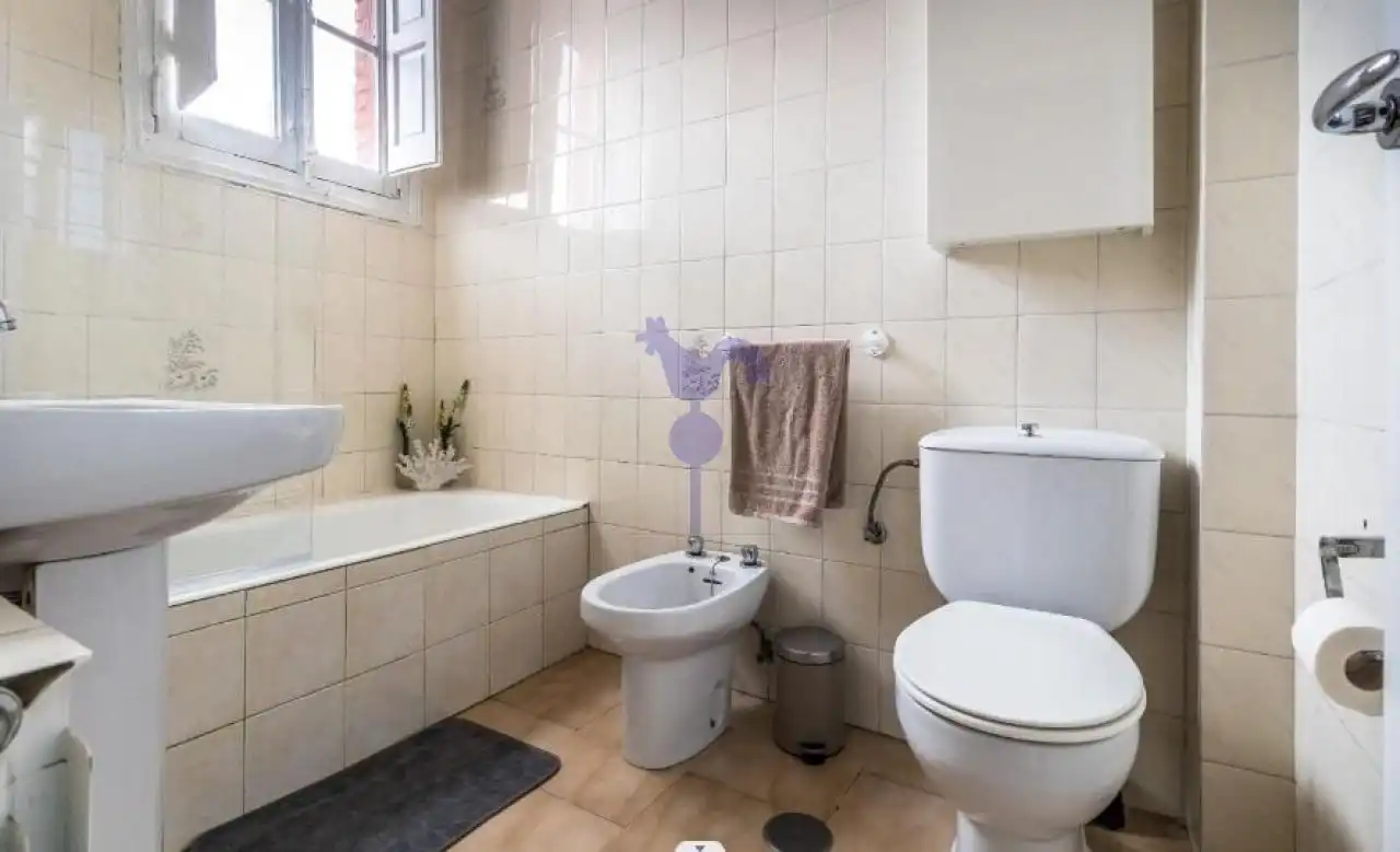 Badezimmer von Wohnungen zum Verkauf in León Capital  mit Heizung