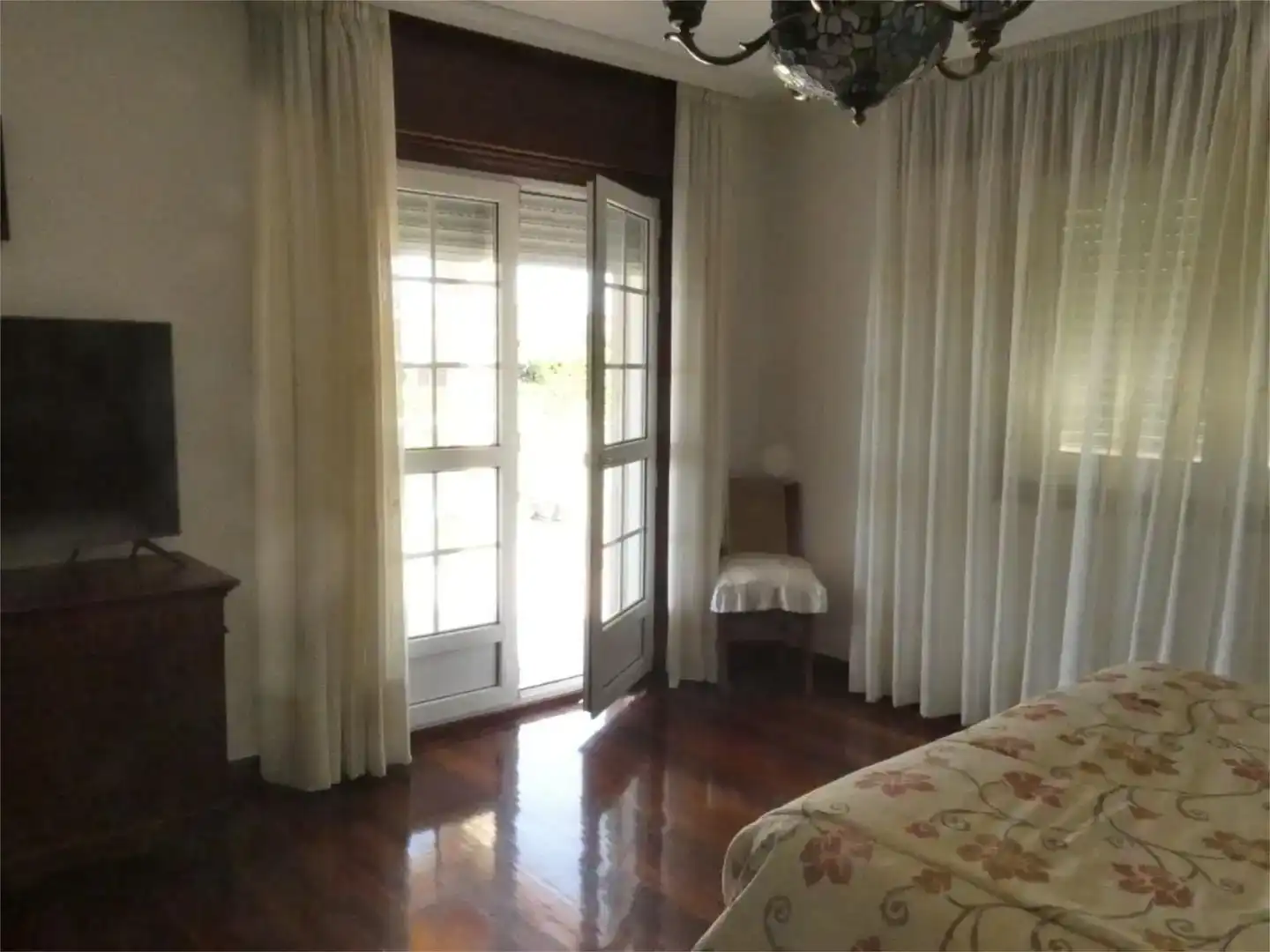 Dormitori de Pis en venda en Pontevedra Capital  amb Jardí privat, Parquet i Piscina