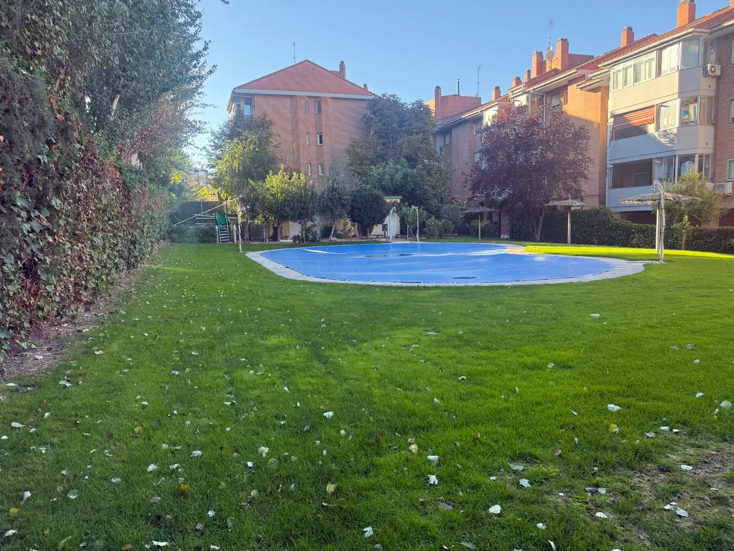 Piscina de Piso en venta en Majadahonda con Calefacción, Jardín privado y Parquet