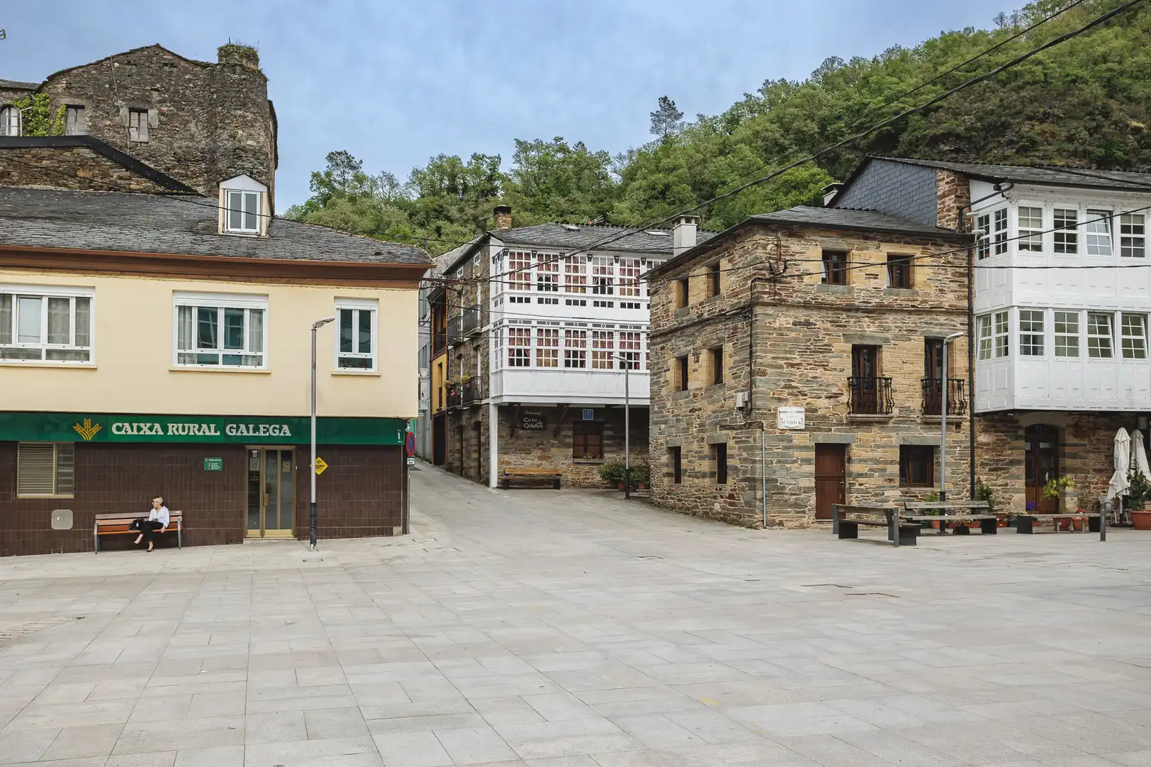 Vista exterior de Local en venda en Navia de Suarna amb Moblat