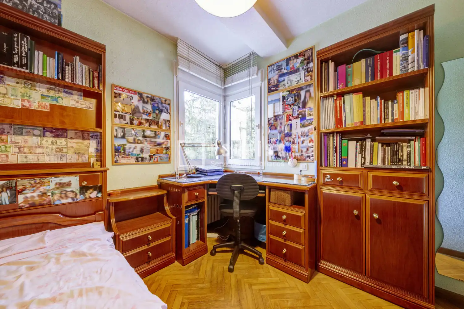 Bedroom of Flat for sale in Pozuelo de Alarcón  with Heating, Private garden and Parquet flooring
