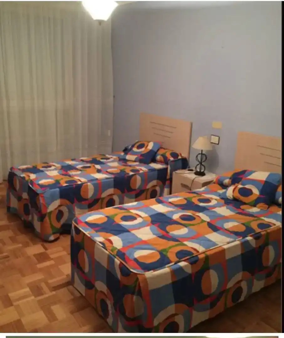 Schlafzimmer von Wohnung zur Miete in Viveiro mit Parkett, Möbliert und Balkon