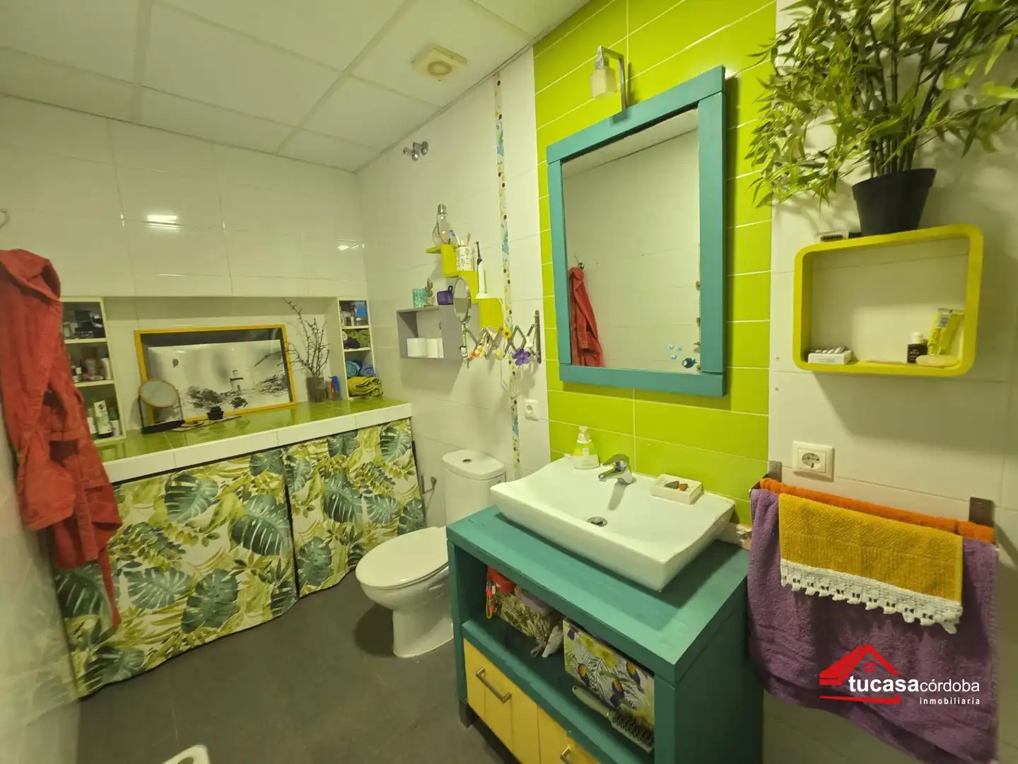 Bathroom of Flat for sale in Córdoba  with Air Conditioner, Terrace and Storage room