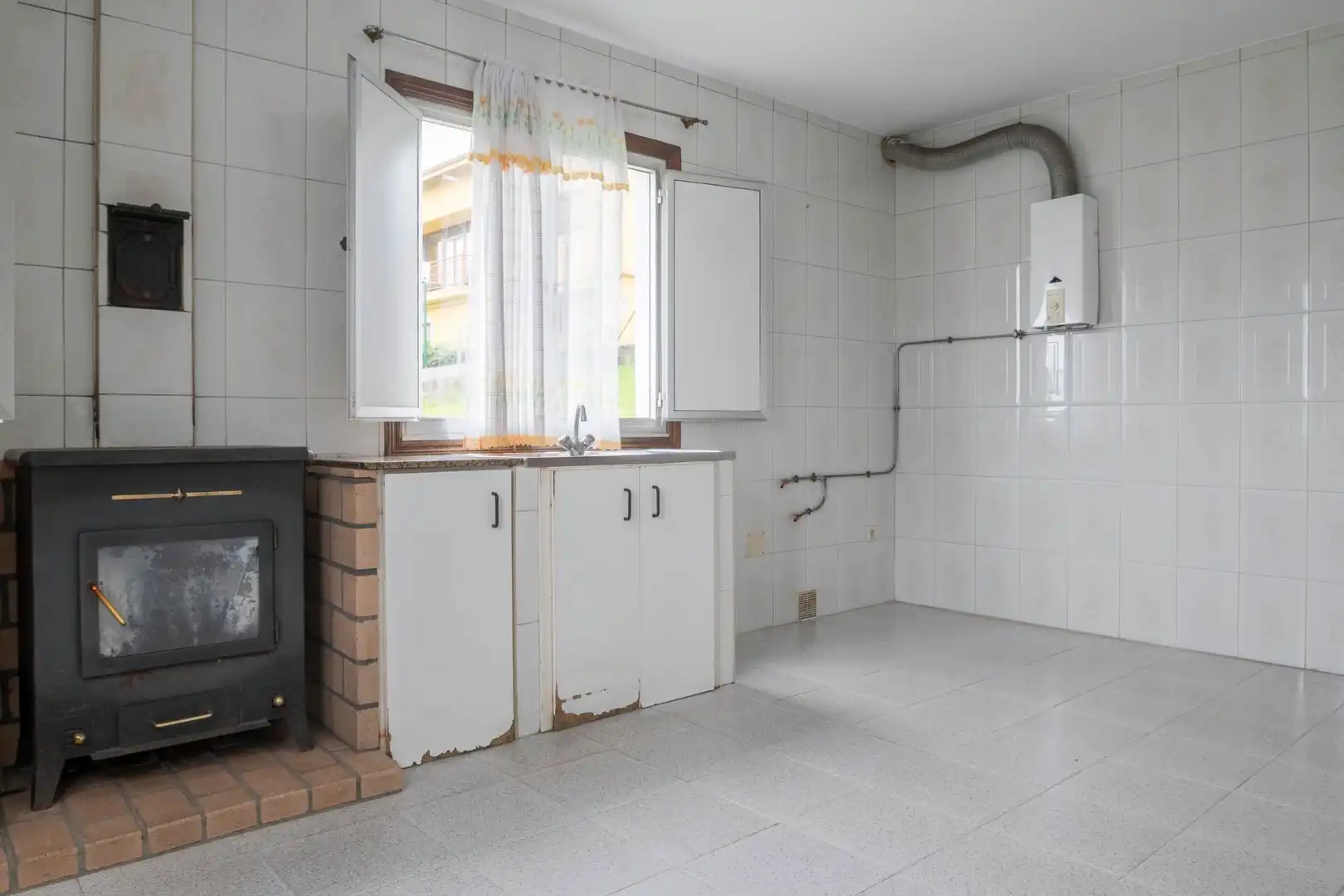 Cocina de Casa o chalet en venta en Carral con Jardín privado y Parquet