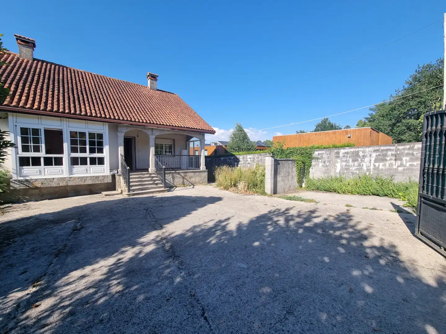 Vista exterior de Casa o chalet en venta en Ames con Jardín privado