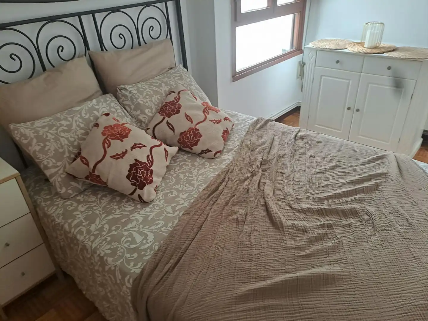 Habitación de Apartamento en venta en Oviedo  con Calefacción