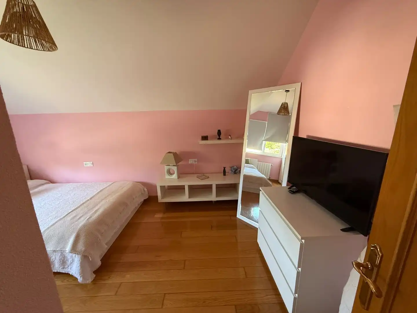 Dormitori de Casa o xalet en venda en Cangas  amb Calefacció, Jardí privat i Terrassa